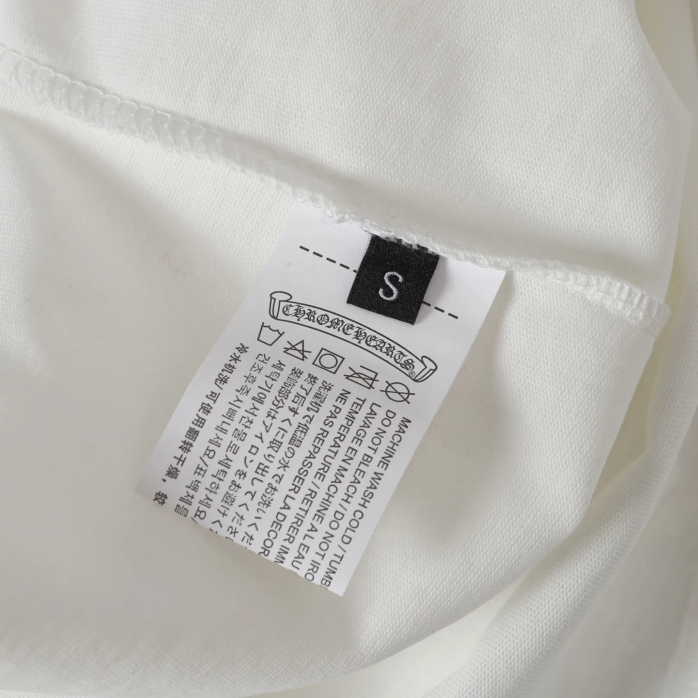 🅿️170 CHROME HEARTS/Chrome Heart CH starry cross printed short-sleeved T-shirt The fabric is made of 280g heavy combed cotton, customized with 32 count 1*1 threads. The ready-made garments are washed twice. The fabric is comfortable and skin-friendly without any strange feeling. Custom-dyed fabrics with high textile density, good drape and not easy to deform. The thick texture and compact spinning process will not affect the breathability of the fabric. The color saturation is very high. Imported digital direct-injection printing technology. A versatile and good-looking short sleeve. The loose fit covers the flesh and looks slim. Color: black, white Size: XS-L